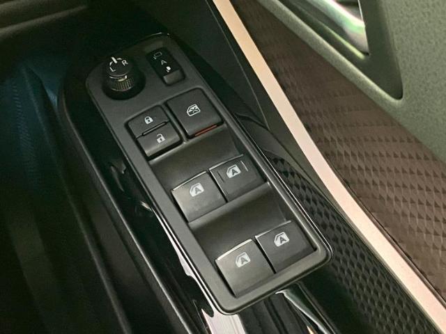 国産車から輸入車まで多様なお客様のニーズのお応えできるように、全国規模で豊富な在庫展開！車のことならWECARSへ！