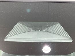 【ホンダセンシング】走行中に前方の車両等を認識し、衝突しそうな時は警報とブレーキで衝突回避と被害軽減をアシスト。より安全にドライブをお楽しみいただけます。