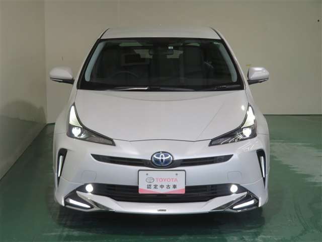 明度の高いLEDヘッドライトで、夜間の運転も安心です。