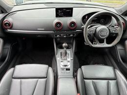 ●【認定中古車】Audi専門のテクニシャンが、100項目にもおよぶ精密な点検を実施。すべてをクリアしたAudi車のみが対象となります。