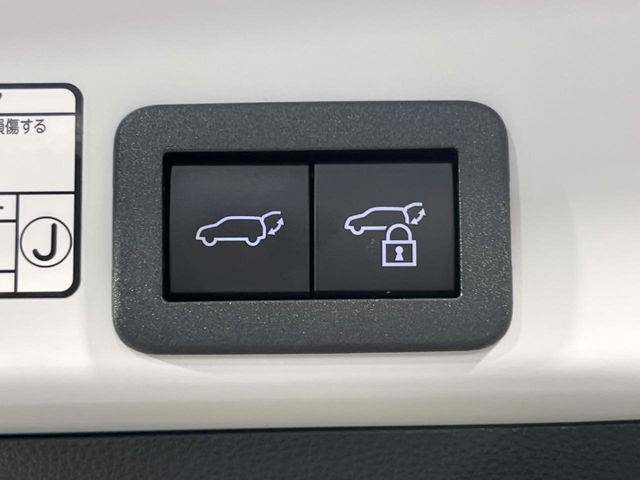 【パワーバックドア】スマートキーや運転席のボタンを押すだけでリアゲートが自動で開閉します！荷物を持っている時や、高い位置にあるバックドアを閉める際に便利な機能です♪