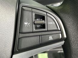 【アダプティブクルーズコントロール】高速道路での長距離走行が楽に！！自動で速度を保つクルーズコントロールが、衝突軽減システムと連携し、前方の車両を感知して車間を保つように速度調節してくれます！！