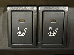 【シートヒーター】寒い日に重宝するシートヒーター！エアコンより早く温まってくれるので寒がりの人も安心ですね♪エアコンの温風は乾燥するから苦手、という方にもをおすすめです。