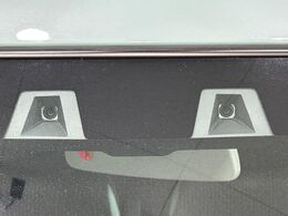 【スズキ　セーフティサポート】走行中に前方の車両等を認識し、衝突しそうな時は警報とブレーキで衝突回避と被害軽減をアシスト。より安全にドライブをお楽しみいただけます。