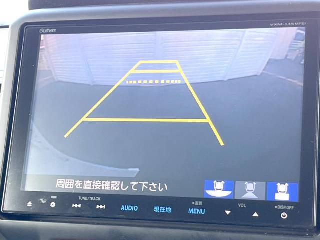 【バックカメラ】駐車時に後方がリアルタイム映像で確認できます。大型商業施設や立体駐車場での駐車時や、夜間のバック時に大活躍！運転スキルに関わらず、今や必須となった装備のひとつです！