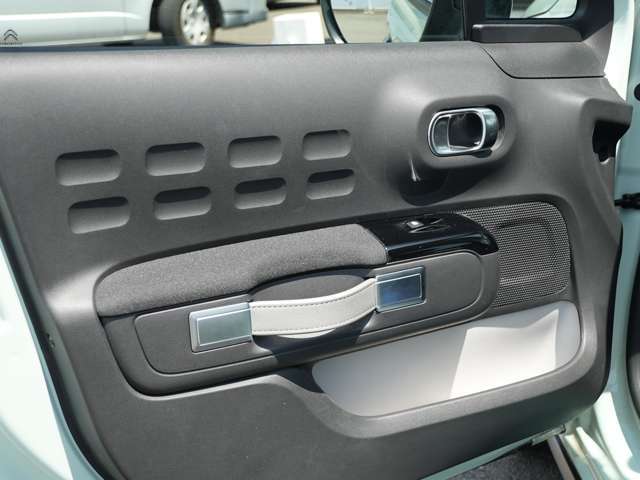 店舗にて現車の確認もいただけますので、お電話で在庫のご確認の上是非ご来店くださいませ！