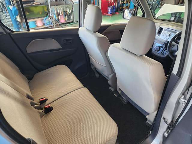 清潔で広々した座席です！是非、現車を見て体感してみてください♪
