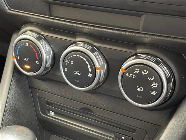 【オートエアコン】車内温度を感知して自動で温度調整をしてくれるのでいつでも快適な車内空間を創り上げます！