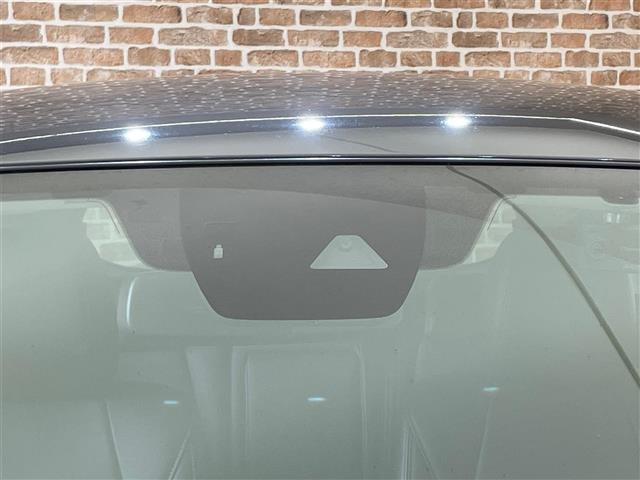 【衝突被害軽減システム】衝突軽減システム付き♪誤操作で万が一、前方の車に衝突しそうになった際に作動し衝突の被害を軽減します！