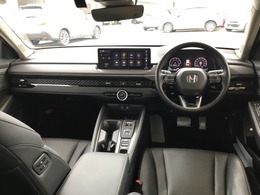 広びろとした視界が運転にゆとりを広げます。