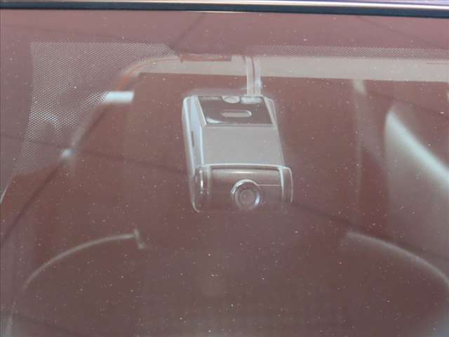 ドライブレコーダーも装着されています。交通事故やあおり運転の証拠品としてドライブレコーダーの映像が提出されています。ご自身や家族の安全を守るためにも必要なアイテムです★☆★☆★