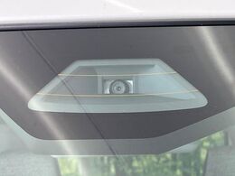 【スズキ　セーフティサポート】走行中に前方の車両等を認識し、衝突しそうな時は警報とブレーキで衝突回避と被害軽減をアシスト。より安全にドライブをお楽しみいただけます。