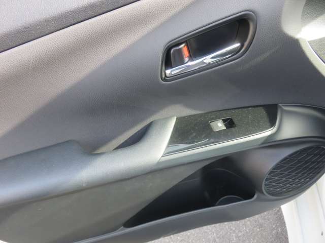 プライバシーガラスになっているので、車内のプライバシーは守られます。夏の日差しを和らげる効果もありそうですね。