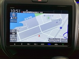 ワイド画面のナビゲーションはフルセグTV、インターナビ対応のGathers純正メモリーナビVXM-217VFNiを搭載。Bluetoothオーディオ機能付きで、スマートフォンなどの音楽も再生できます。