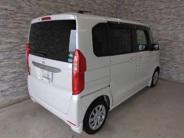 オプションになりますが、ボディーコーティングもご用意しております。新車の輝きに近づき、洗車などのお手入れも楽になりますよ。