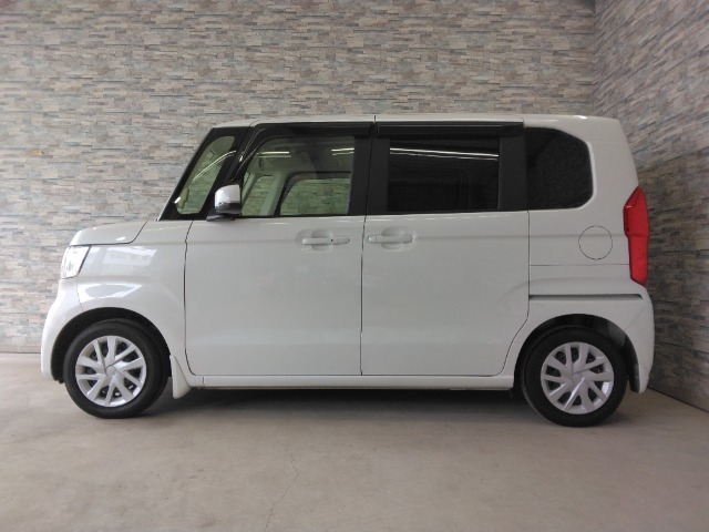 オプションになりますが、ボディーコーティングもご用意しております。新車の輝きに近づき、洗車などのお手入れも楽になりますよ。