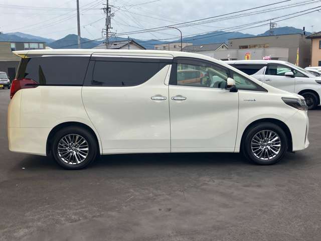 車両は低走行・高品質車を厳選して展示しております！店頭にない車種や他店舗の在庫車両も一部車両を除きお取り寄せ陸送費は頂いておりません！お客様にぴったりの1台をご提案させていただきます！！