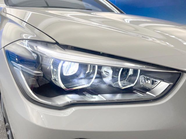 ●LEDヘッドライト：夜間走行時も良好な視界を確保し安心して運転できる高輝度LEDヘッドライトを装備！点灯速度が早く、消費電力も抑えられています。