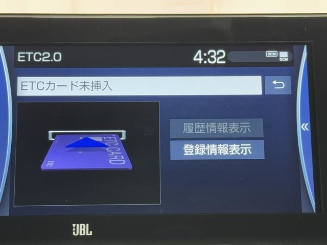 ナビ画面に連動したETCを装備しています。　過去に利用した利用料金も一目で分かって、とっても便利です。　ETCの抜き忘れ、挿し忘れも警告してくれるので安心ですね。