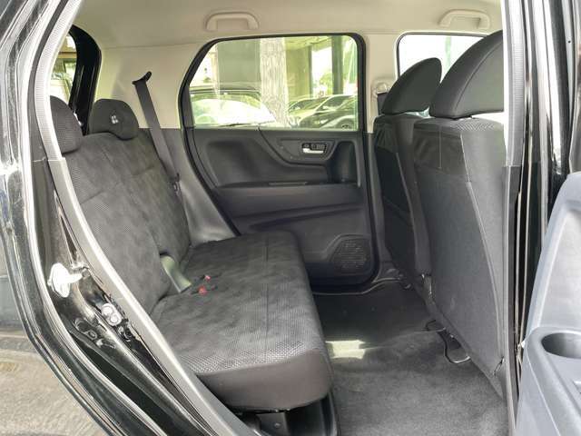 タイヤ交換も当店人気のメニューになっております。当店ご購入者様以外もご利用されています。