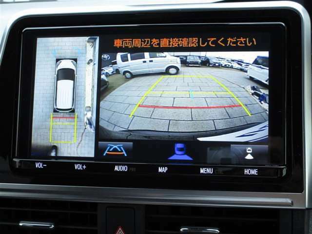 【バックモニター】バックモニターが装着されています。車庫入れが苦手な方もこれがあれば安心ですね