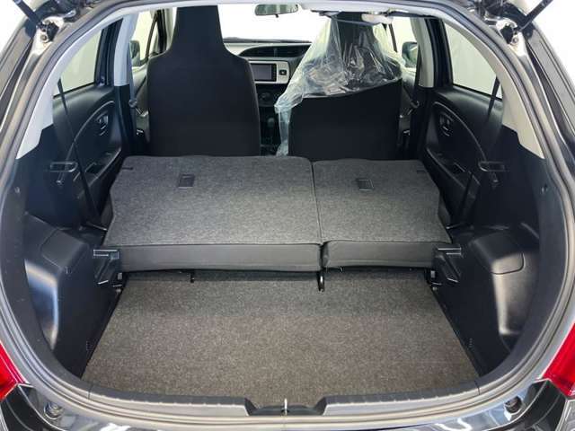 もっと荷物を載せたいときは、後部座席を倒して、このようにアレンジできます！
