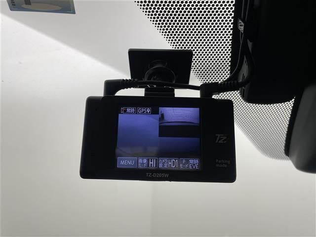 【前後ドライブレコーダー】映像・音声などの運転中の記録を残します。事故などを起こした起こされた時の証拠になりえますので、もしも時でも安心ですね。