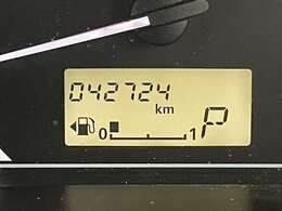 【スピードメーター】『スピードメーター』の画像になります。メーターがシンプルで見やすく運転しやすいですね！