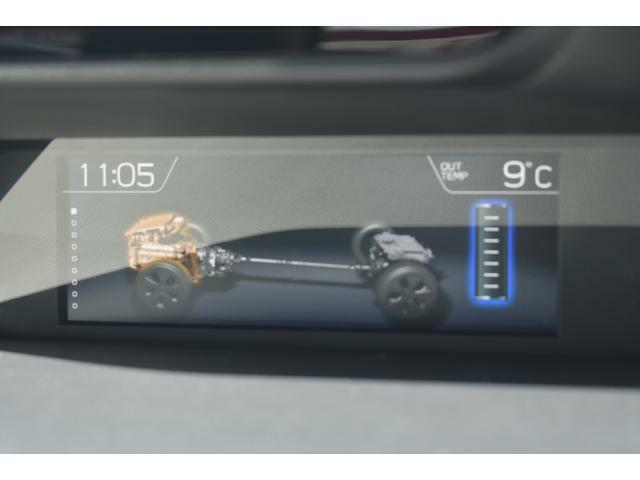 マルチファンクションディスプレイ 燃料情報やVDC(横滑り防止システム)の作動状態、メンテナンス項目など、車両のさまざまな情報を表示するカラー液晶画面です。