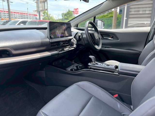 パノラミックビューモニター　シートヒーター＆ベンチレーション　純正19インチAW　デジタルインナーミラー　純正12.3型ナビTV　トヨタセーフティセンス　パークアシスト　LEDヘッドライト　ETC