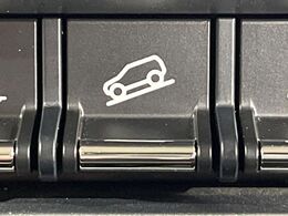 【ダウンヒルアシスト】急な坂道を下るときに自動でブレーキを制御、一定の低速度を保ちます。雪道や悪路など滑りやすい路面の下り坂でもタイヤがロックしないから安心！ハンドル操作に集中できます！