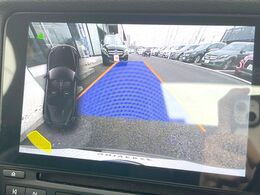 ●ガイドライン付きバックカメラ：不安な駐車もこれで安心！ガイドライン付きなので狭い箇所での駐車もラクラクです！