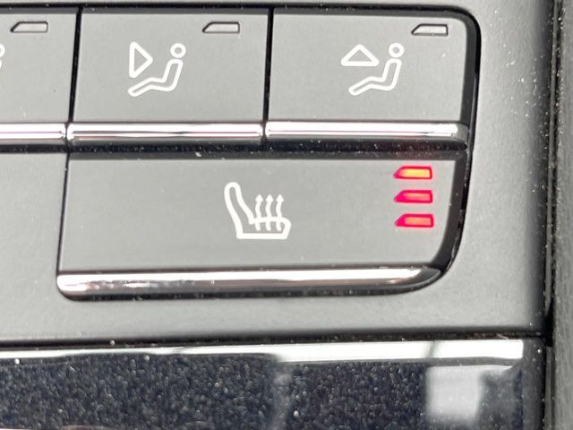●フロントシートヒーティング：運転席・助手席共に三段階で調節が可能なシートヒーターを装備しております。季節を問わず快適にご使用いただけます。