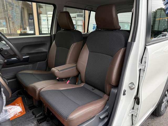 内装クリーニング済みです。一台一台丁寧に、徹底的に、専門のスタッフが綺麗さにこだわって仕上げています。