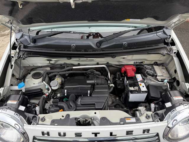 エンジンルームクリーニング済み。埃や泥、オイル汚れを落としてから丁寧に洗浄しました。ご覧の通りピカピカです。オイル漏れや電気系統の問題もありません。