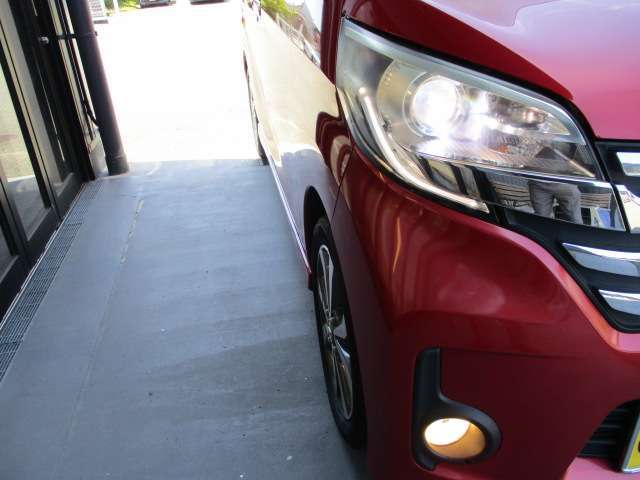 LEDヘッドライトで夜間時の走行も明るく見やすいです