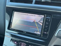 【バックカメラ】駐車時に後方がリアルタイム映像で確認できます。大型商業施設や立体駐車場での駐車時や、夜間のバック時に大活躍！運転スキルに関わらず、今や必須となった装備のひとつです！