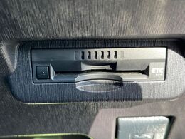 【ETC】高速道路の料金所をストレスなく通過！話題のスポットやサービスエリアに多い「スマートIC」利用時は必須のアイテムです。当店でセットアップを実施、ご納車当日からすぐにご利用いただけます！