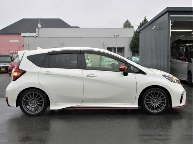 NISMO専用ボディ補強（フロントトンネルステー、リヤトンネルステー、フロントサスペンションメンバーステー、リヤクロスバー、リヤアンダーフロアVバー、リヤサスペンションメンバーステー）