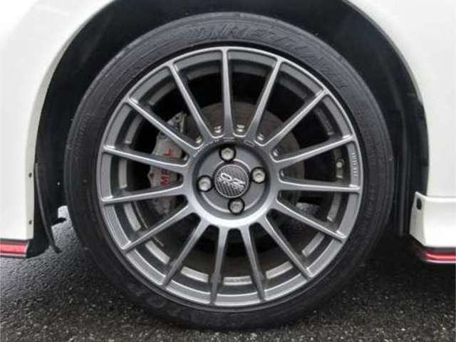 OZレ-シング17インチアルミホイール装着です