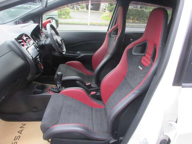 NISMO専用チューニングRECARO製スポーツシート〈前席〉