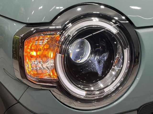 【LEDヘッドライト】悪天候や夜間走行時も良好な視界を確保し安心して運転できる高輝度LEDヘッドライトを装備！点灯速度が早く、消費電力も抑えられています。