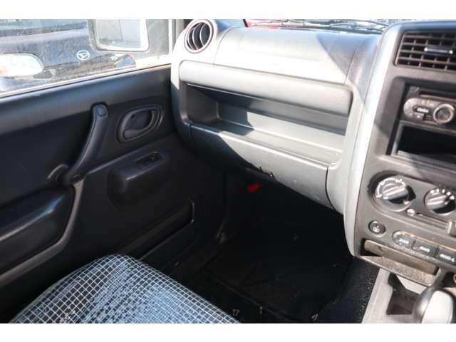 ●中古タイヤホイール4本セット2万円●普通車TベルトWポンプ交換7万円●新品HID2万円●下廻り防錆1.8万円●新品エンジンスターター3万円●新品ETCセットアップコミ1.8万円●全て部品代・工賃コミ