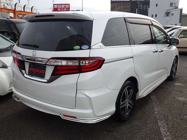 車両入庫チェックではエンジン・機関系をはじめ、電装装備、内装など100項目以上のチェックをしています。試乗も行なっていますのでご安心下さい。