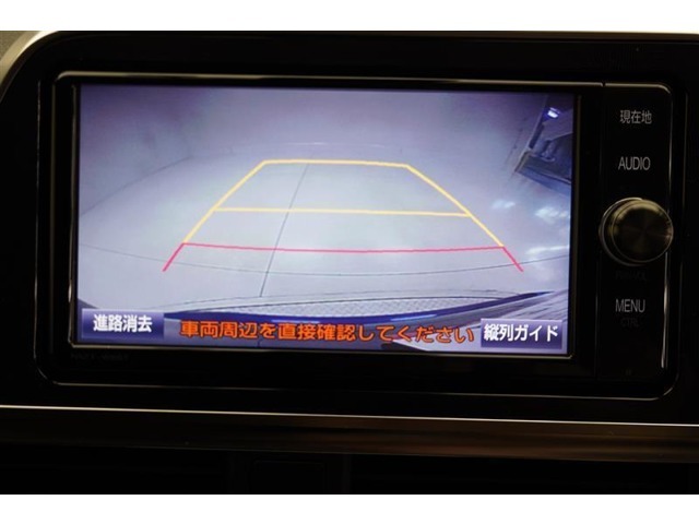バックモニターがあれば車庫入れ時など、後ろが確認できて安心です。運転に自信がない方にはおすすめの装備です。ただし、バック時目視での確認も忘れずに。