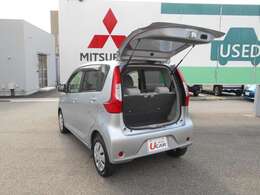 テールゲートもここまで開くので荷物の出し入れがしやすいですよ＾＾