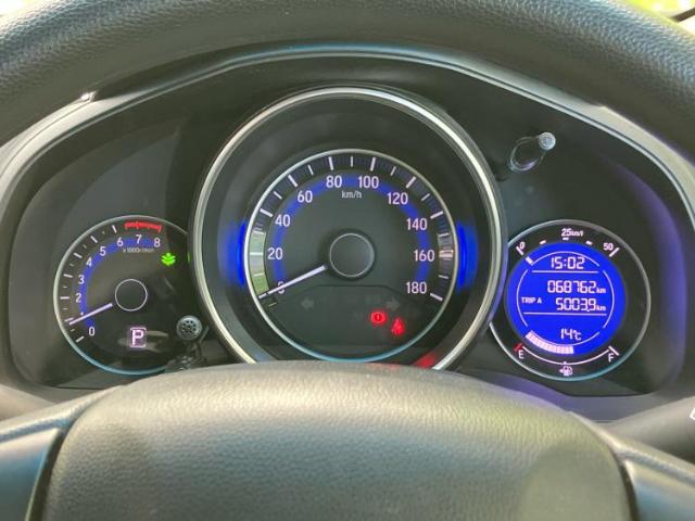 WECARSの展示場では実際に見て、触ってお車をお選びいただけます！知識の豊富な営業スタッフが様々なカーライフをご提案いたします！