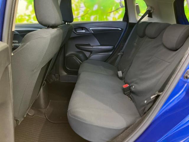 WECARSでは各商談席に大型モニターをご用意しております！見やすい大画面でゆったりと全国の在庫をご覧いただけます！是非ご来店お待ちしております！