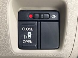 【パワースライドドア】スマートキーや運転席のスイッチでスライドドアの開閉が可能♪電動だから力を入れてドアを開ける必要が無く、小さいお子様でも、重い荷物を持っている時もラクに開け閉めできます♪