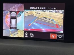 【360°ビューモニター】専用のカメラにより、上から見下ろしたような視点で360度クルマの周囲を確認することができます☆縦列駐車や幅寄せ時に活躍してくれます♪